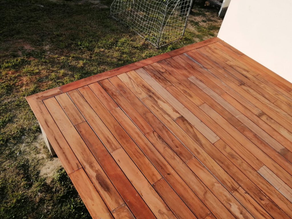 Surface en bois d'une terrasse