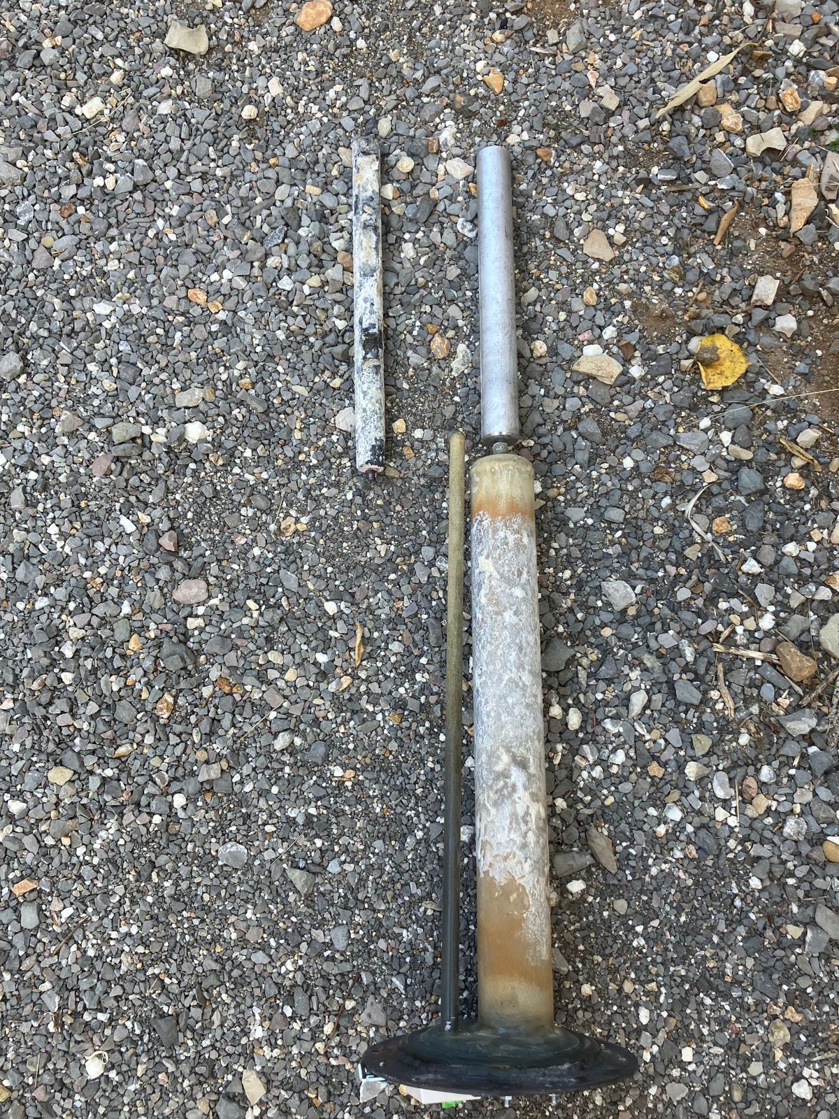 Équipement sur sol de gravier.